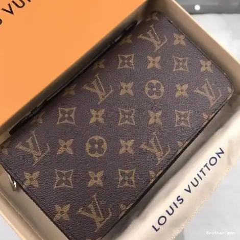19T1L0573 LV Bags 0815